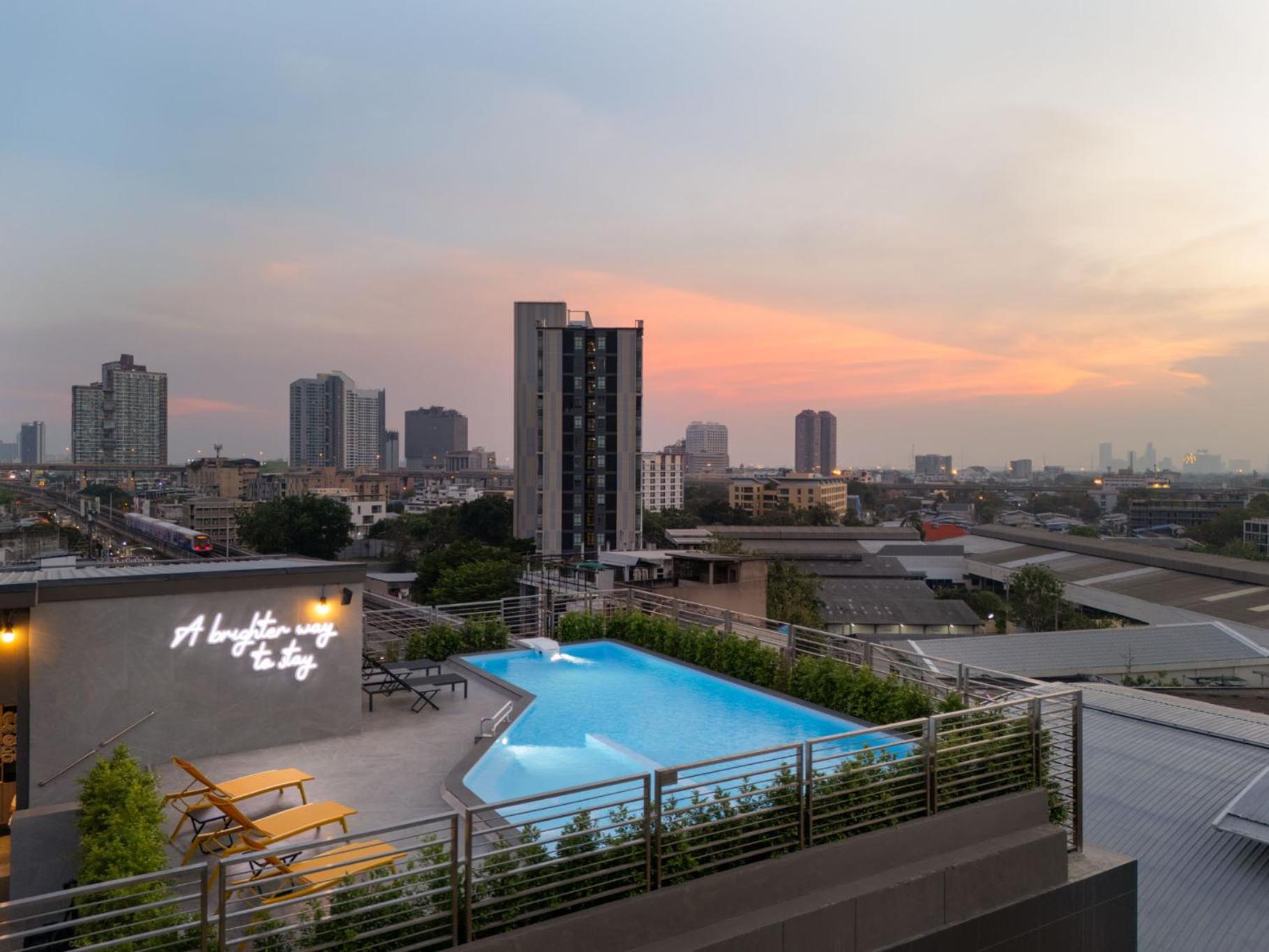 Lumen Bangkok Udomsuk Station Hotel Exterior photo