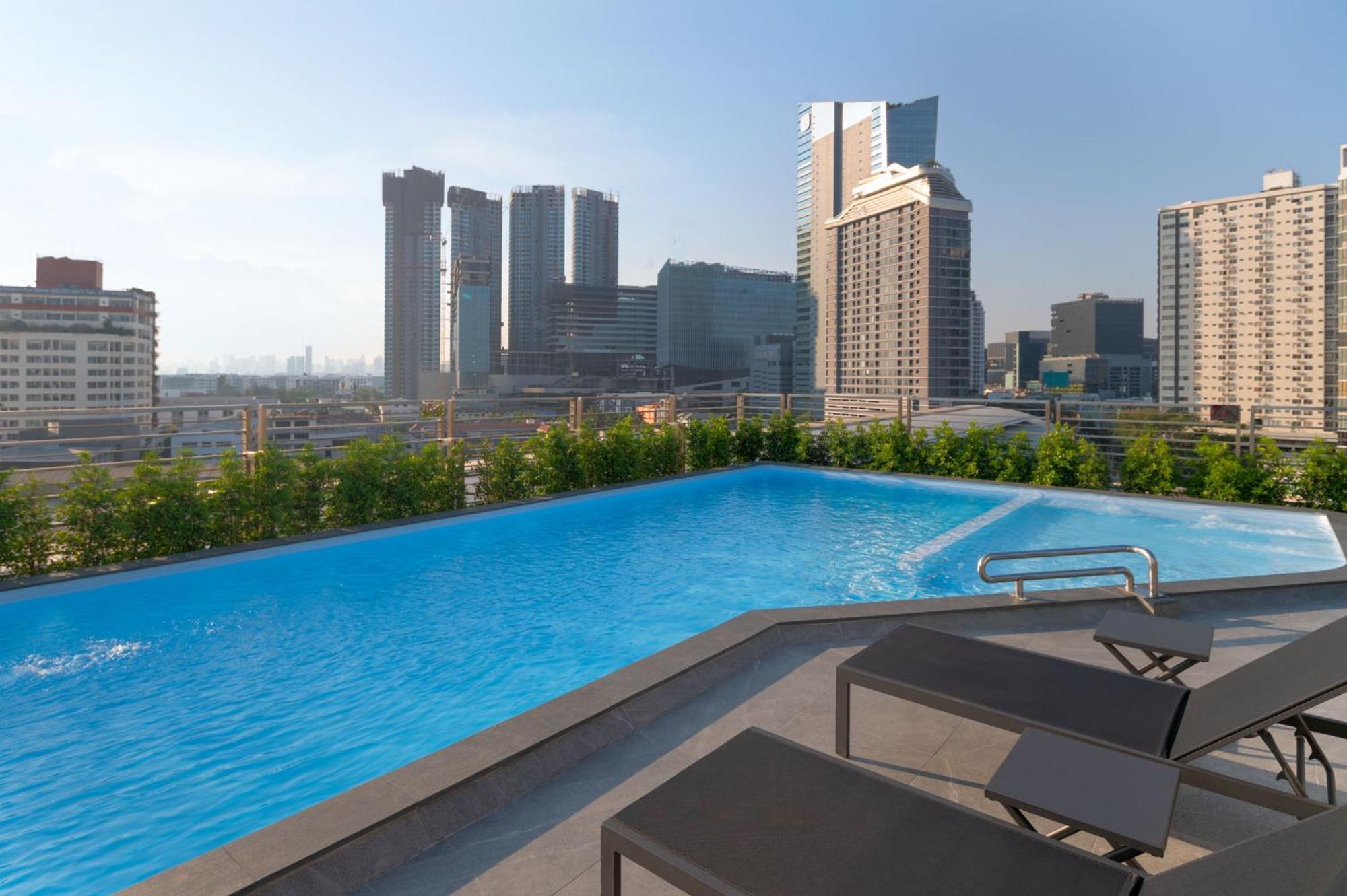 Lumen Bangkok Udomsuk Station Hotel Exterior photo